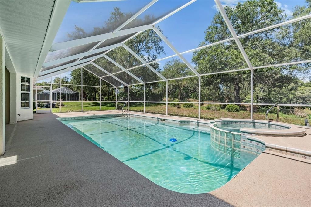 Activo con contrato: $399,000 (3 camas, 2 baños, 2074 Pies cuadrados)
