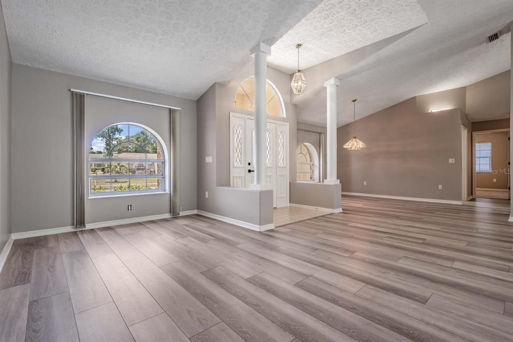 Activo con contrato: $399,000 (3 camas, 2 baños, 2074 Pies cuadrados)