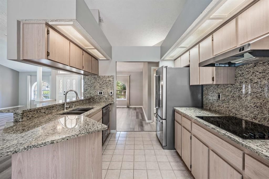 Activo con contrato: $399,000 (3 camas, 2 baños, 2074 Pies cuadrados)