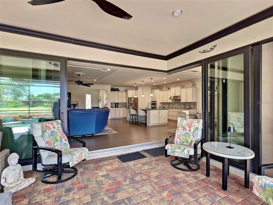 Activo con contrato: $853,000 (3 camas, 3 baños, 2516 Pies cuadrados)