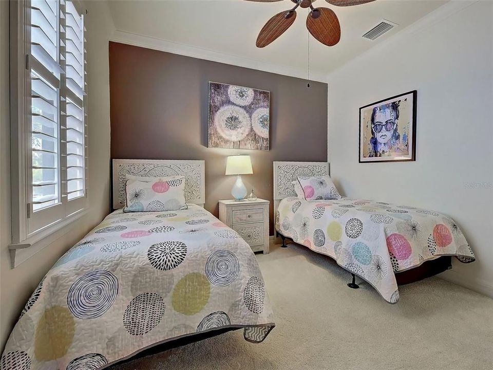 Activo con contrato: $853,000 (3 camas, 3 baños, 2516 Pies cuadrados)