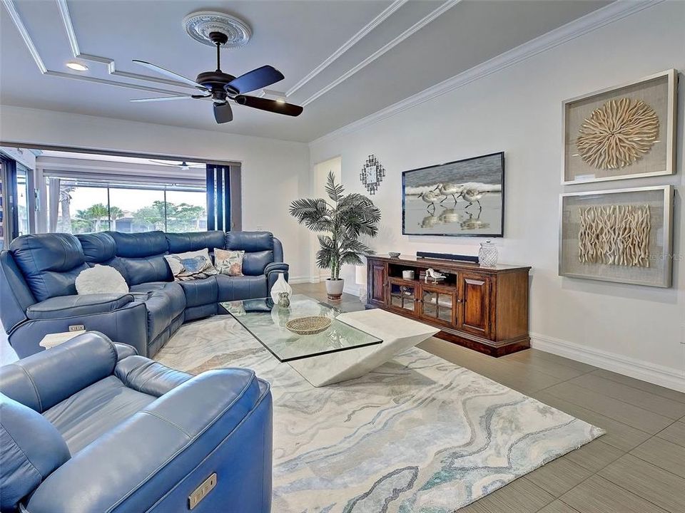 Activo con contrato: $853,000 (3 camas, 3 baños, 2516 Pies cuadrados)