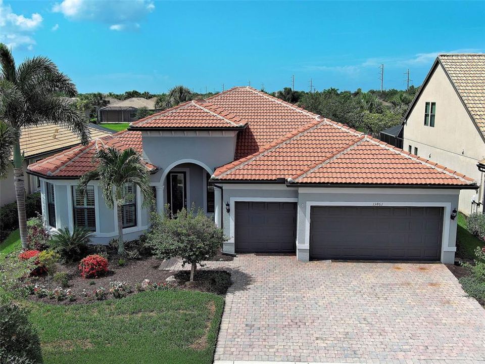 Activo con contrato: $853,000 (3 camas, 3 baños, 2516 Pies cuadrados)