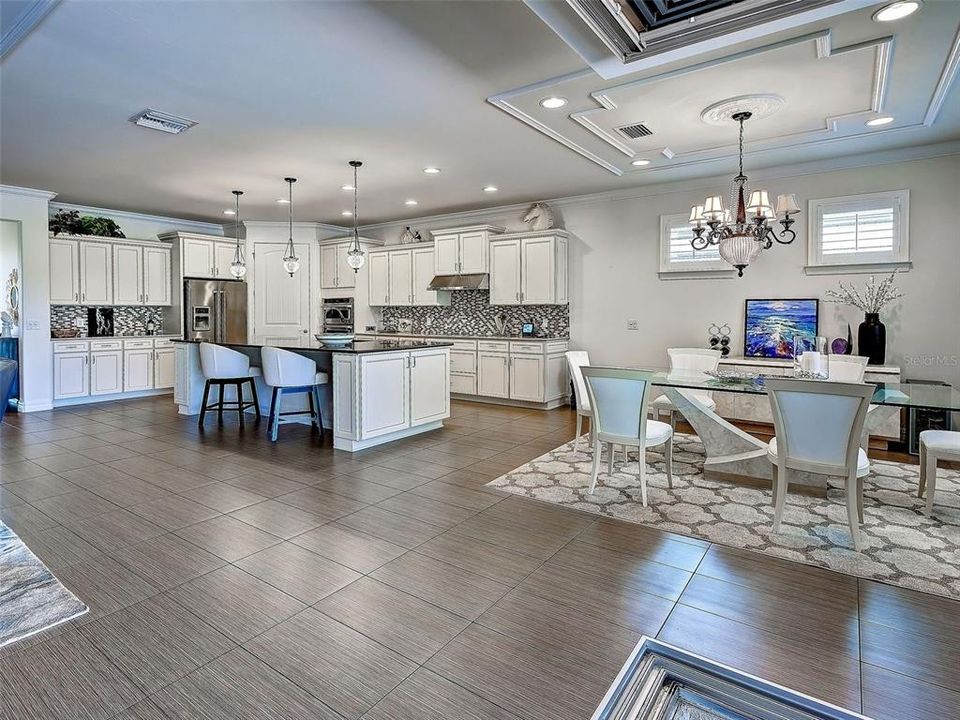 Activo con contrato: $853,000 (3 camas, 3 baños, 2516 Pies cuadrados)