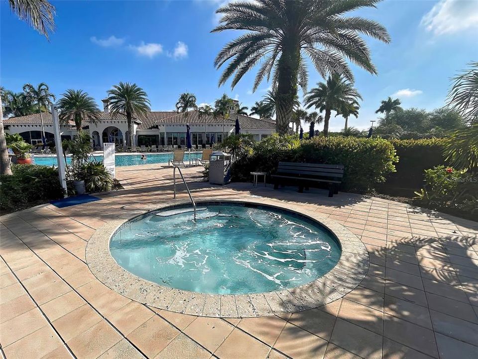 Activo con contrato: $853,000 (3 camas, 3 baños, 2516 Pies cuadrados)