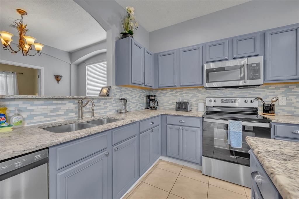 Active With Contract: $525,000 (7 beds, 5 baths, 2925 Square Feet)