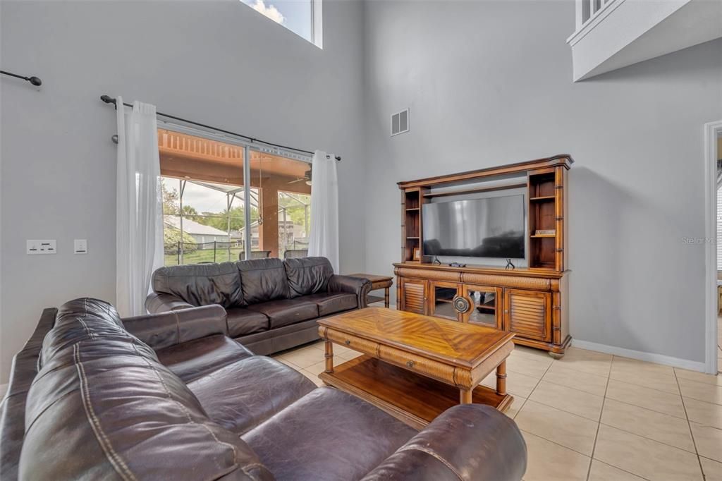 Active With Contract: $525,000 (7 beds, 5 baths, 2925 Square Feet)