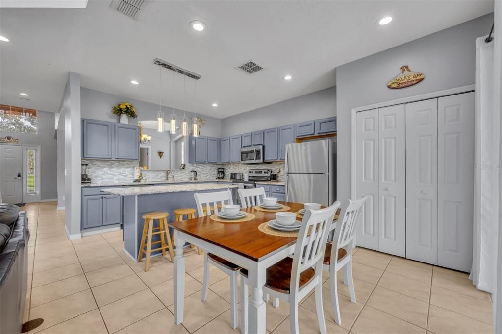 Active With Contract: $525,000 (7 beds, 5 baths, 2925 Square Feet)