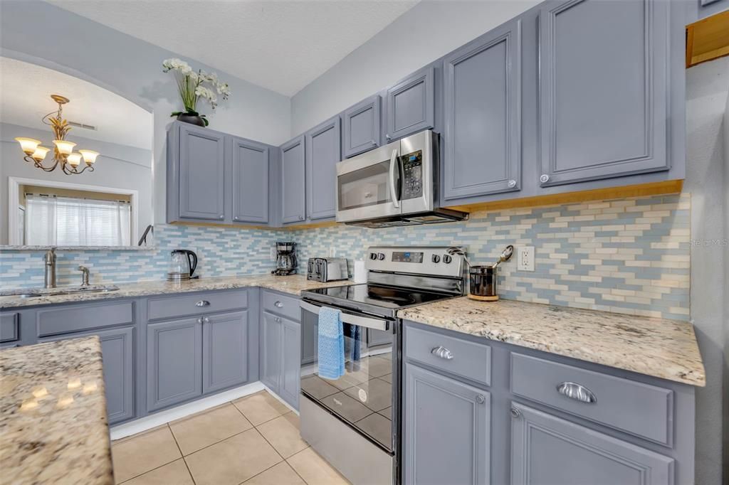 Active With Contract: $525,000 (7 beds, 5 baths, 2925 Square Feet)
