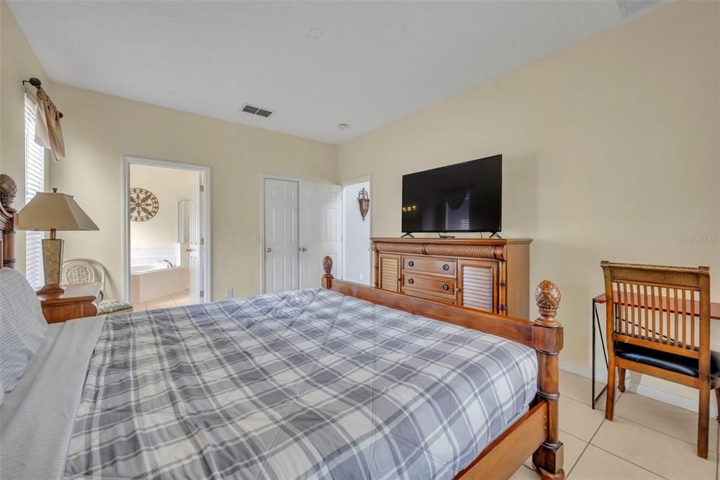 Active With Contract: $525,000 (7 beds, 5 baths, 2925 Square Feet)