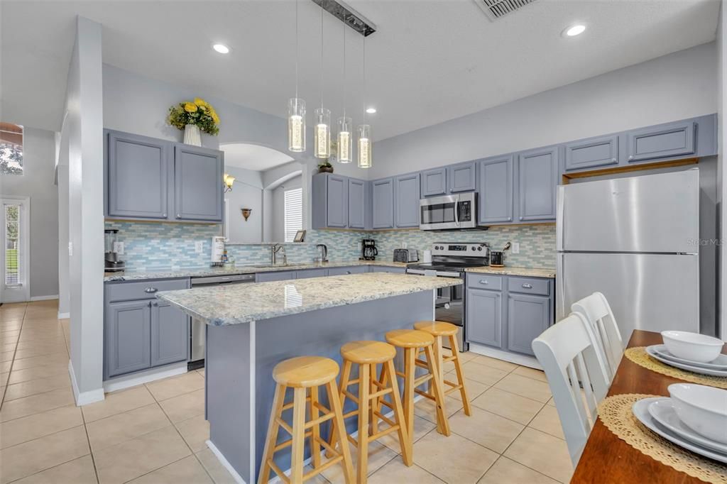 Active With Contract: $525,000 (7 beds, 5 baths, 2925 Square Feet)