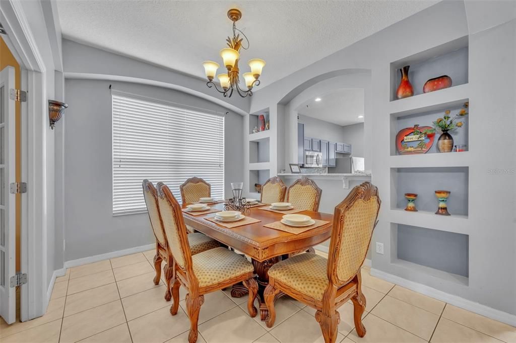 Active With Contract: $525,000 (7 beds, 5 baths, 2925 Square Feet)