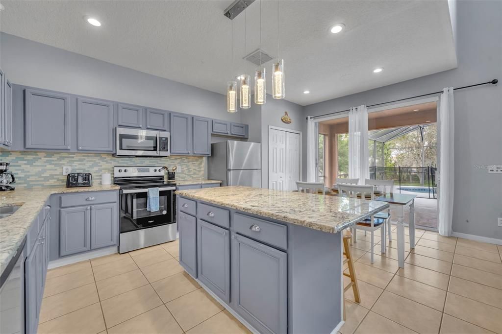 Active With Contract: $525,000 (7 beds, 5 baths, 2925 Square Feet)