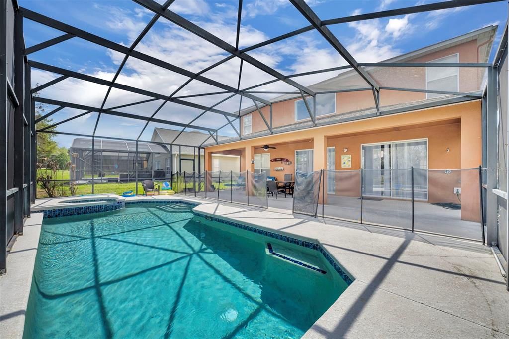 Active With Contract: $525,000 (7 beds, 5 baths, 2925 Square Feet)