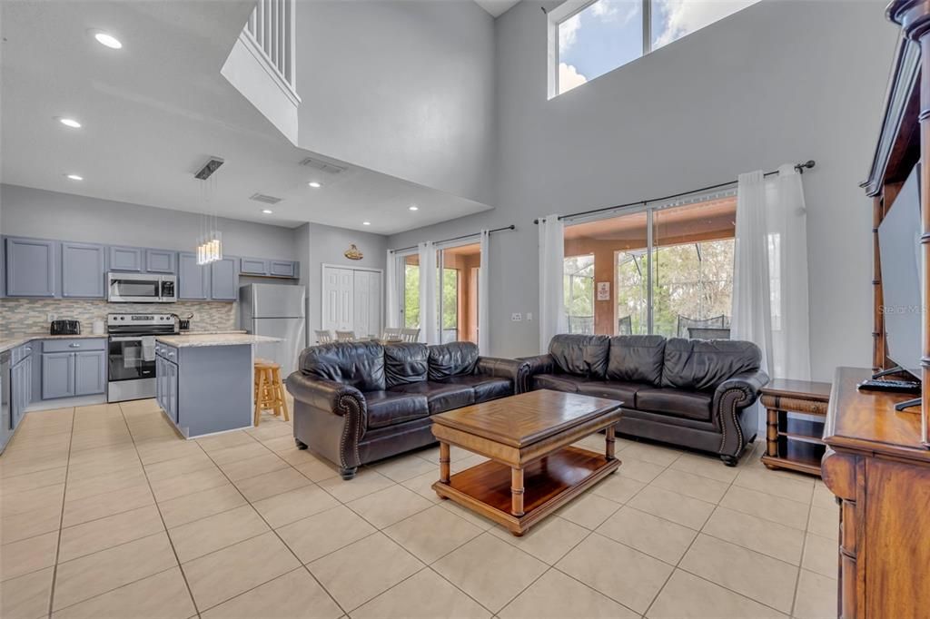Active With Contract: $525,000 (7 beds, 5 baths, 2925 Square Feet)