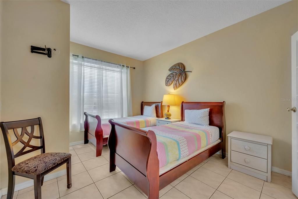 Active With Contract: $525,000 (7 beds, 5 baths, 2925 Square Feet)