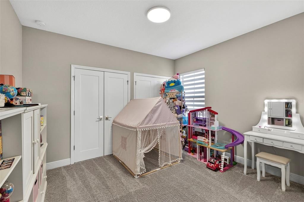 For Sale: $829,000 (5 beds, 4 baths, 4211 Square Feet)
