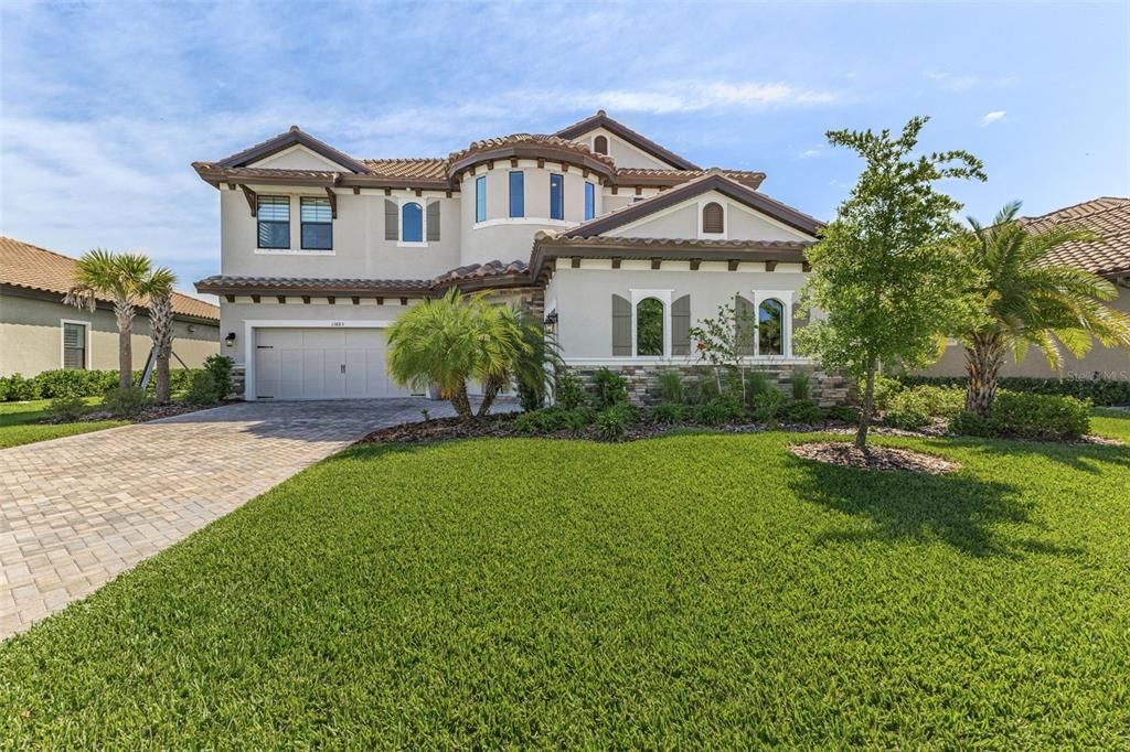 For Sale: $829,000 (5 beds, 4 baths, 4211 Square Feet)