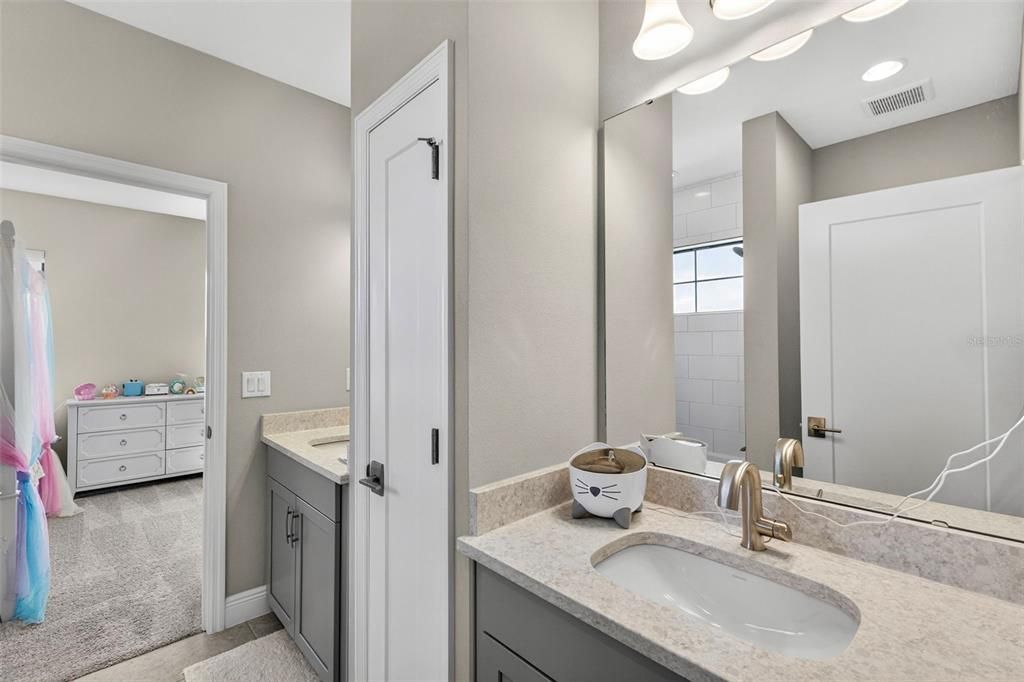For Sale: $829,000 (5 beds, 4 baths, 4211 Square Feet)