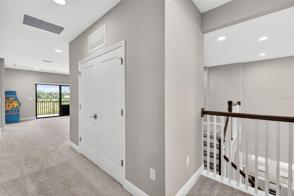 For Sale: $829,000 (5 beds, 4 baths, 4211 Square Feet)