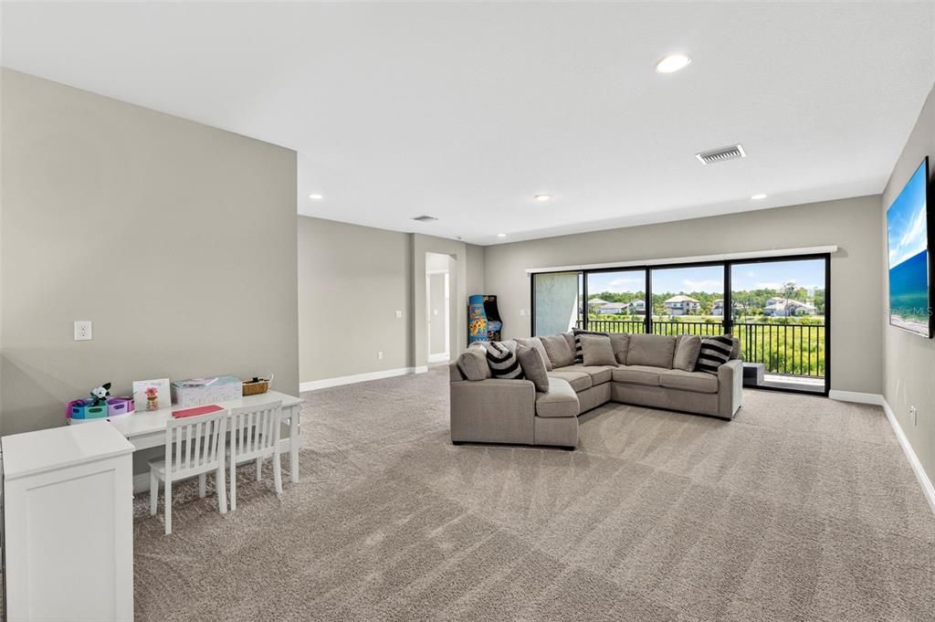 For Sale: $829,000 (5 beds, 4 baths, 4211 Square Feet)