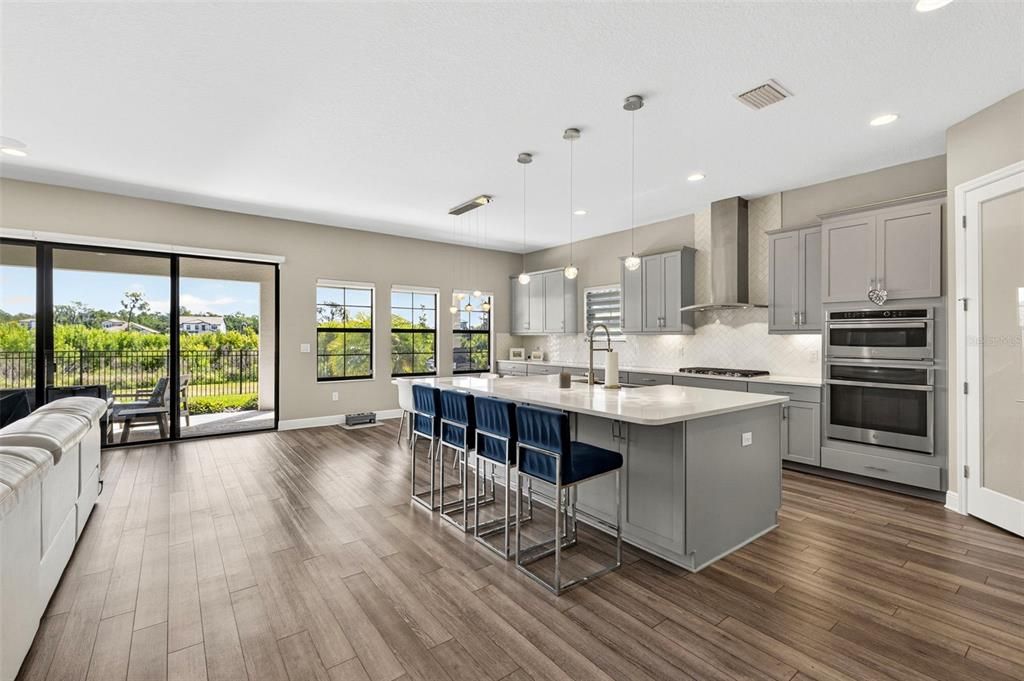 For Sale: $829,000 (5 beds, 4 baths, 4211 Square Feet)