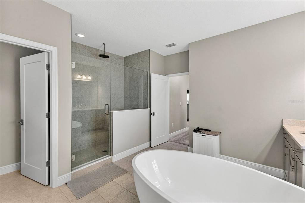 For Sale: $829,000 (5 beds, 4 baths, 4211 Square Feet)