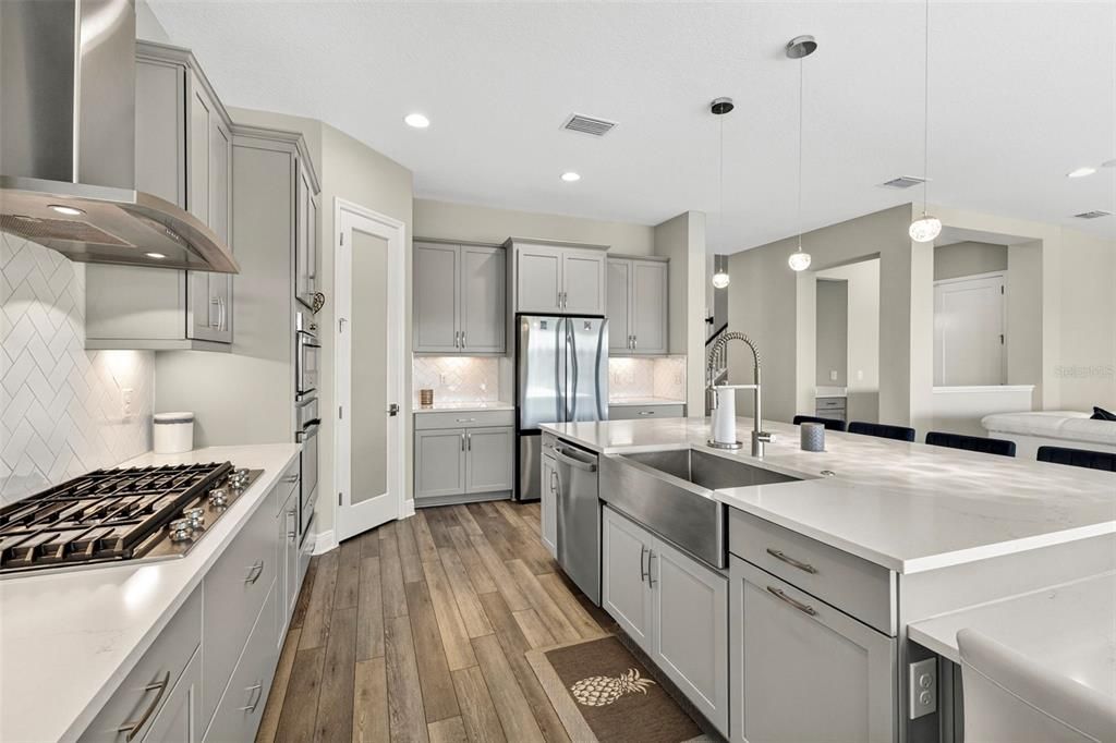 For Sale: $829,000 (5 beds, 4 baths, 4211 Square Feet)
