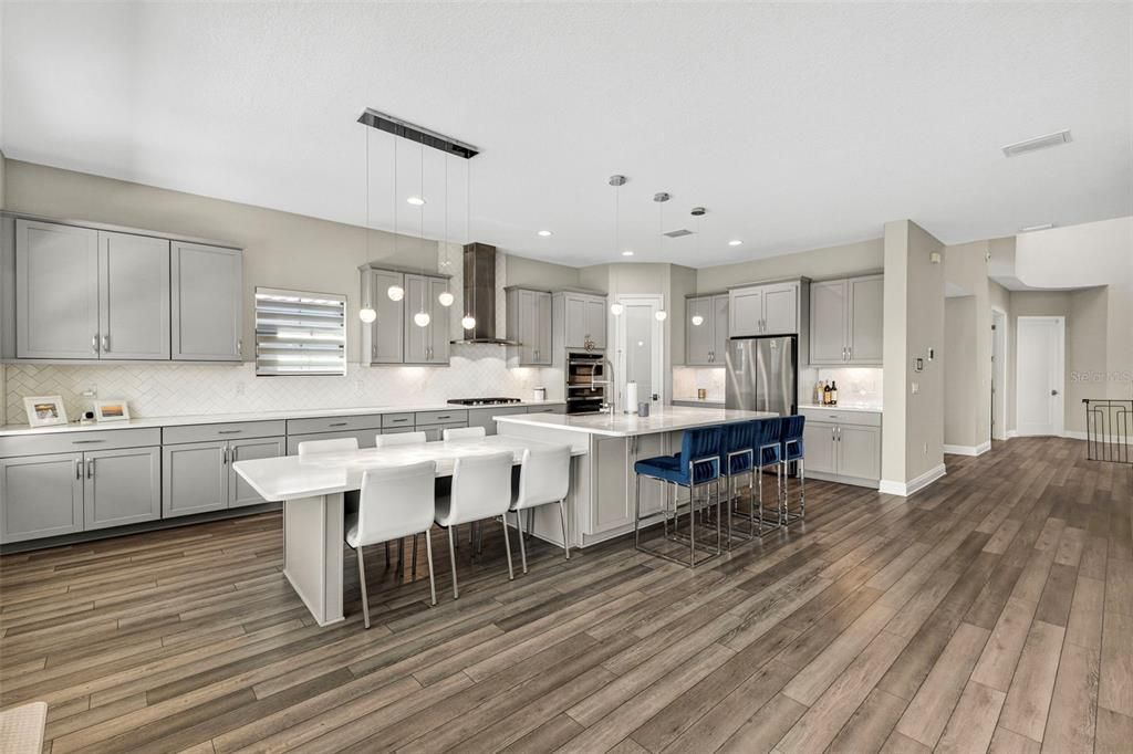 For Sale: $829,000 (5 beds, 4 baths, 4211 Square Feet)