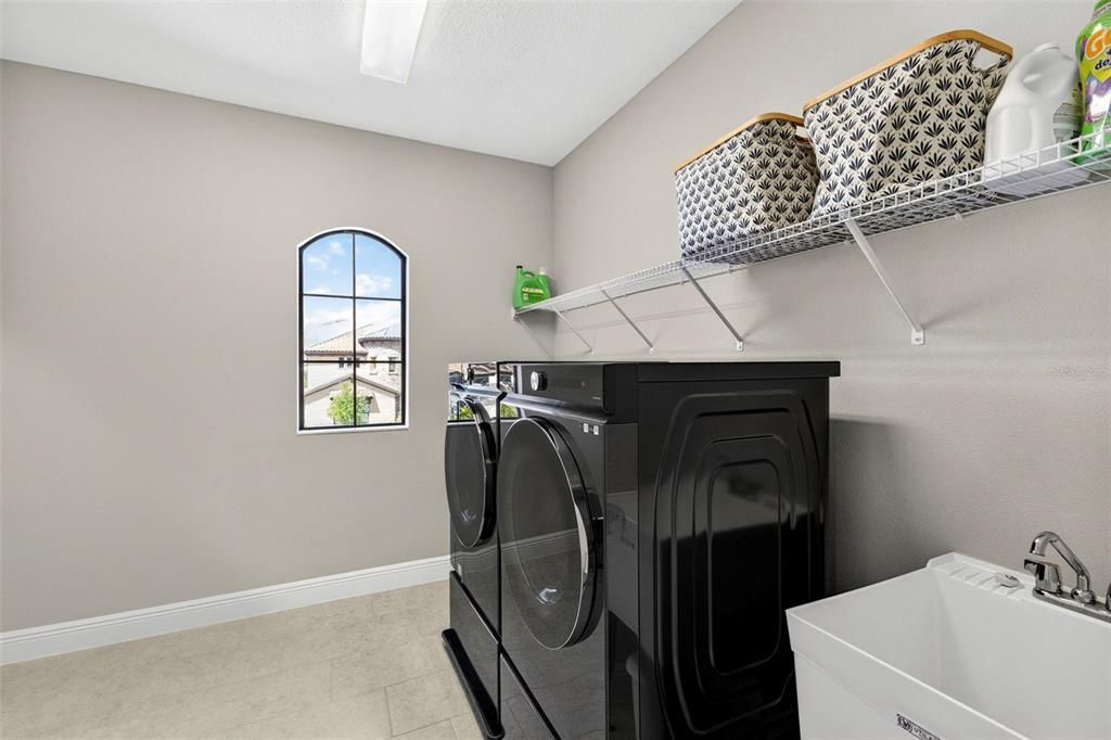 For Sale: $829,000 (5 beds, 4 baths, 4211 Square Feet)