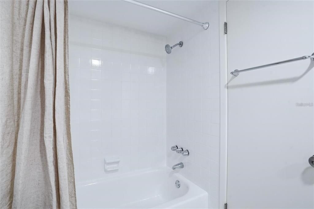 For Rent: $1,850 (2 beds, 2 baths, 1035 Square Feet)