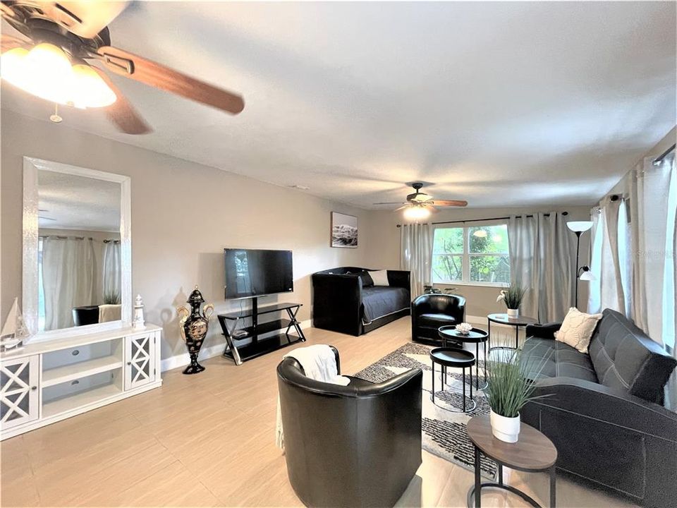 For Rent: $3,750 (3 beds, 2 baths, 1561 Square Feet)