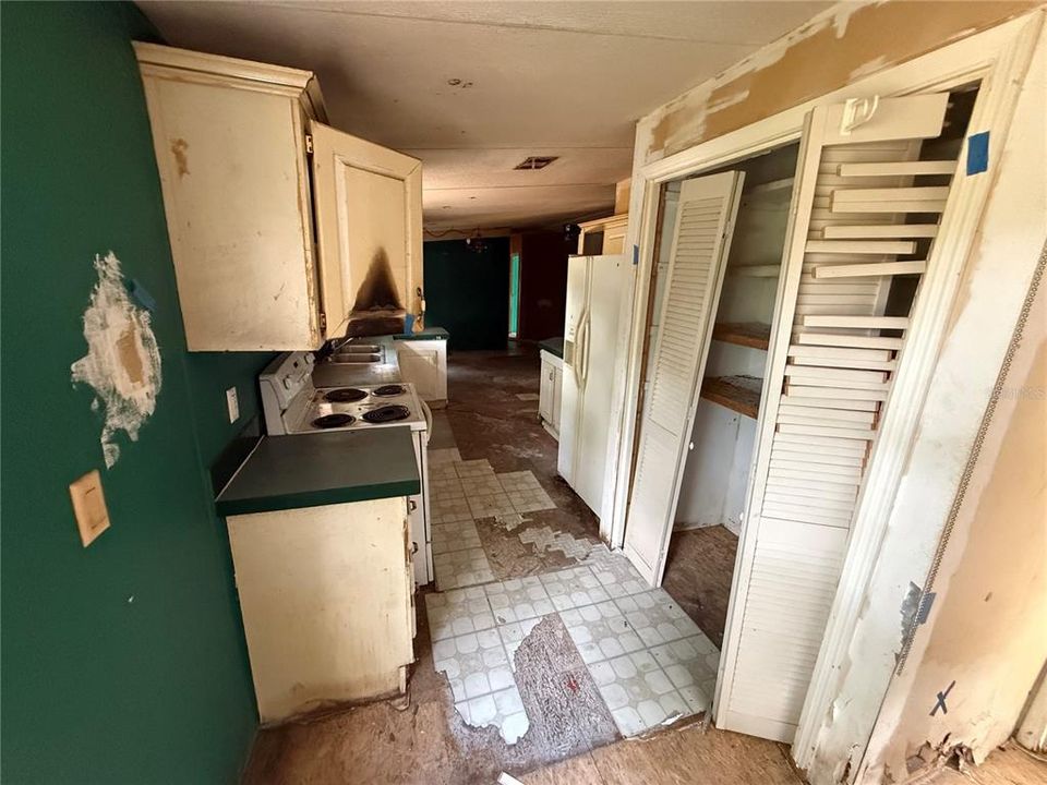 На продажу: $121,500 (3 спален, 2 ванн, 1296 Квадратных фут)