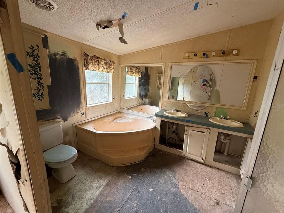 На продажу: $121,500 (3 спален, 2 ванн, 1296 Квадратных фут)
