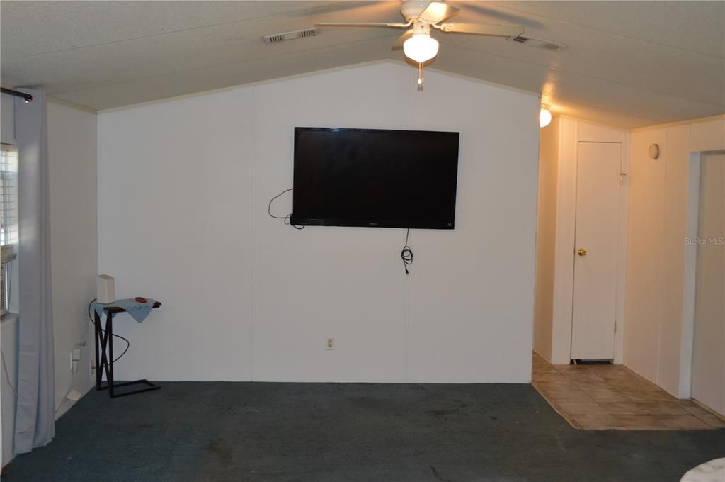 For Sale: $39,000 (3 beds, 2 baths, 1200 Square Feet)