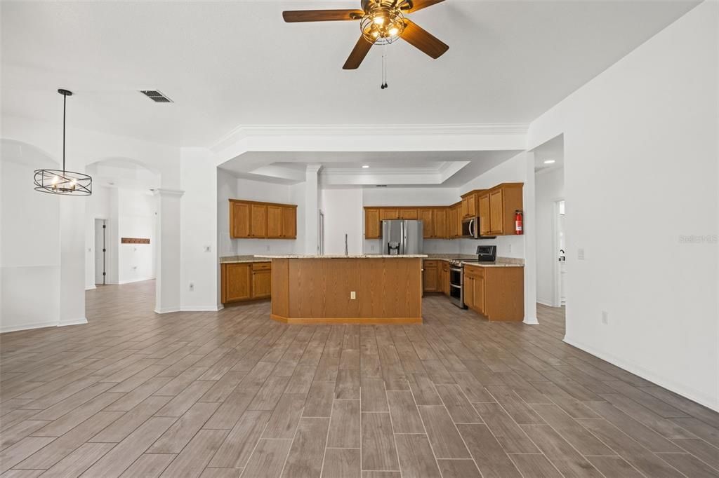 For Sale: $470,000 (4 beds, 3 baths, 2424 Square Feet)