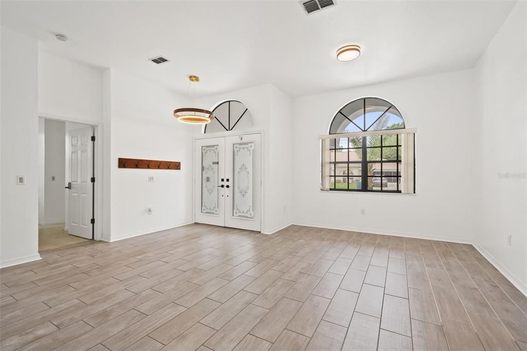 For Sale: $470,000 (4 beds, 3 baths, 2424 Square Feet)