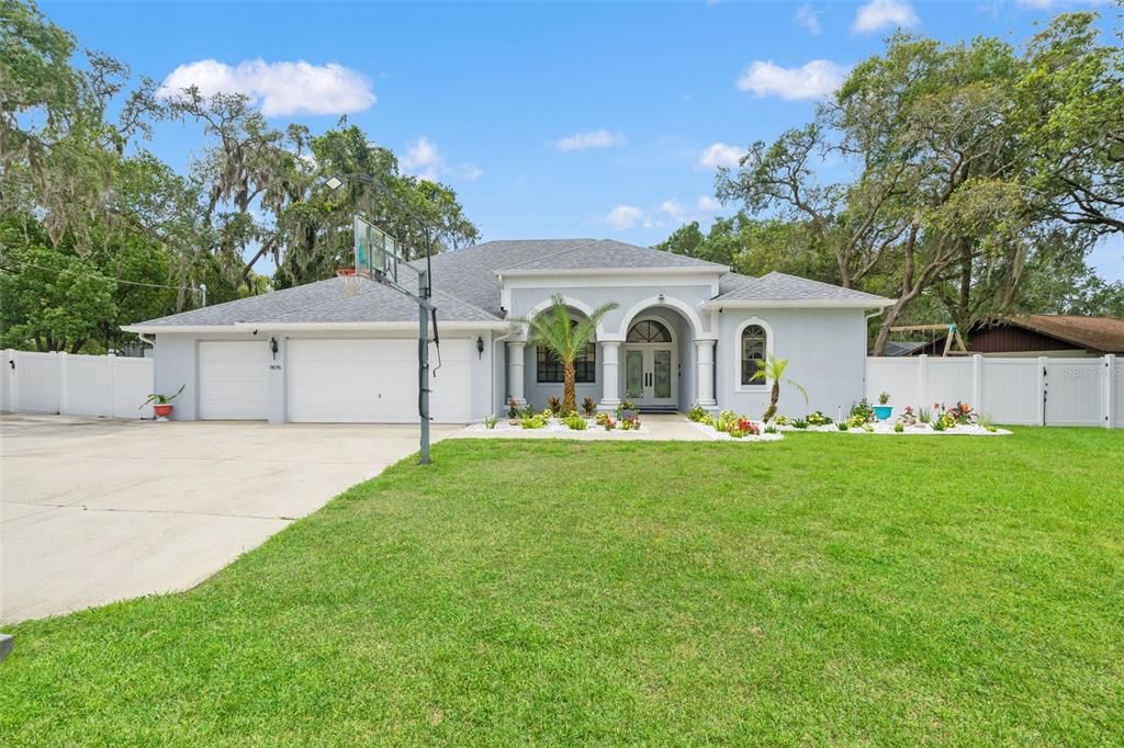 For Sale: $470,000 (4 beds, 3 baths, 2424 Square Feet)