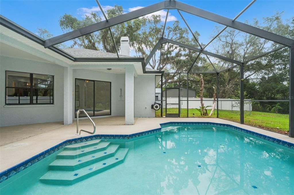 For Sale: $470,000 (4 beds, 3 baths, 2424 Square Feet)