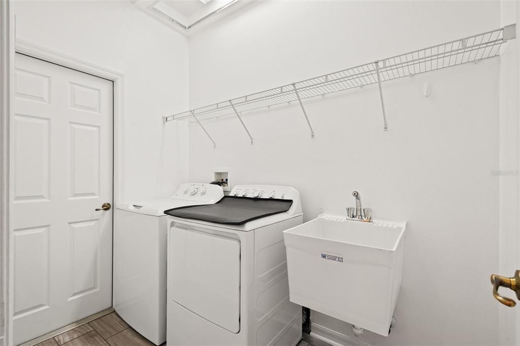 For Sale: $470,000 (4 beds, 3 baths, 2424 Square Feet)