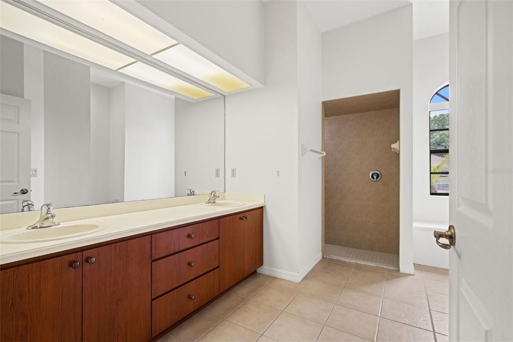 For Sale: $470,000 (4 beds, 3 baths, 2424 Square Feet)