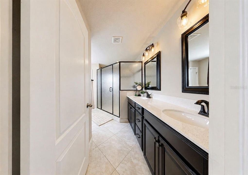 Под контрактом: $449,999 (5 спален, 2 ванн, 2892 Квадратных фут)