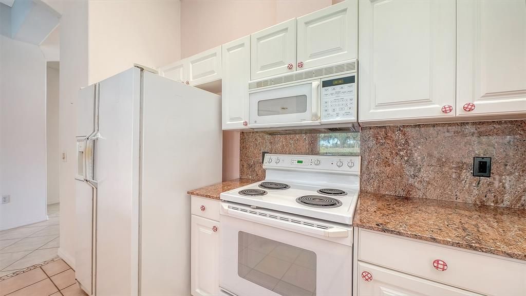 Под контрактом: $579,000 (3 спален, 2 ванн, 1875 Квадратных фут)