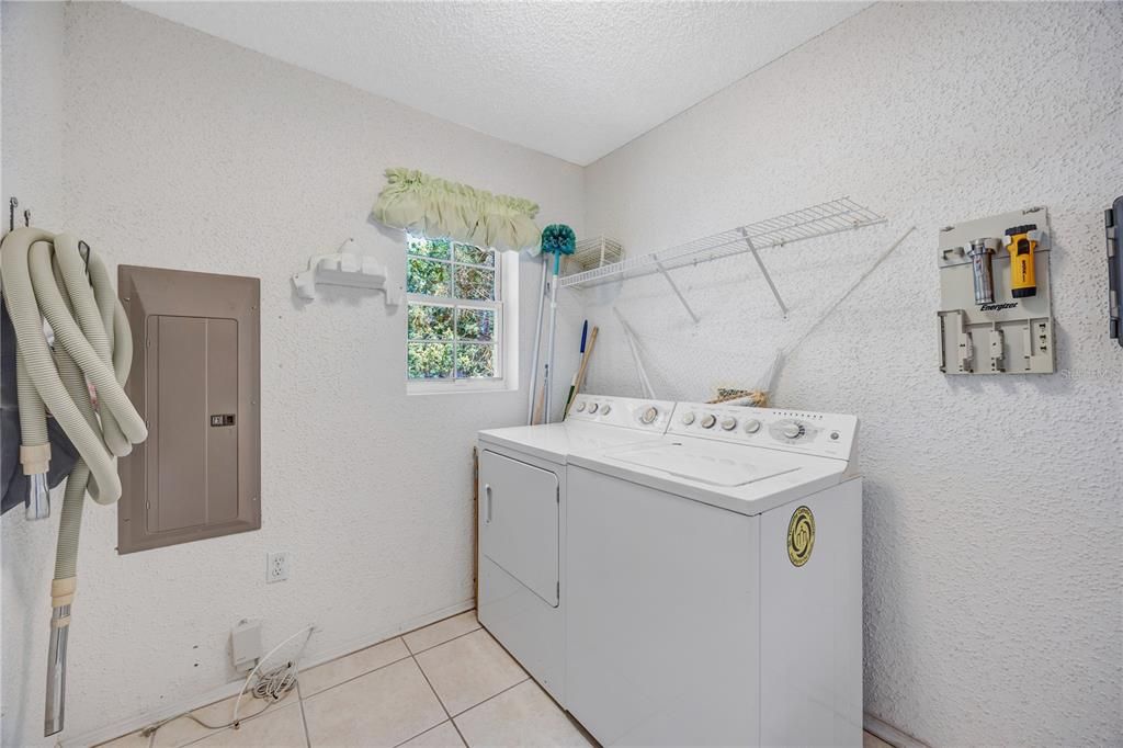 Activo con contrato: $450,000 (2 camas, 2 baños, 2193 Pies cuadrados)