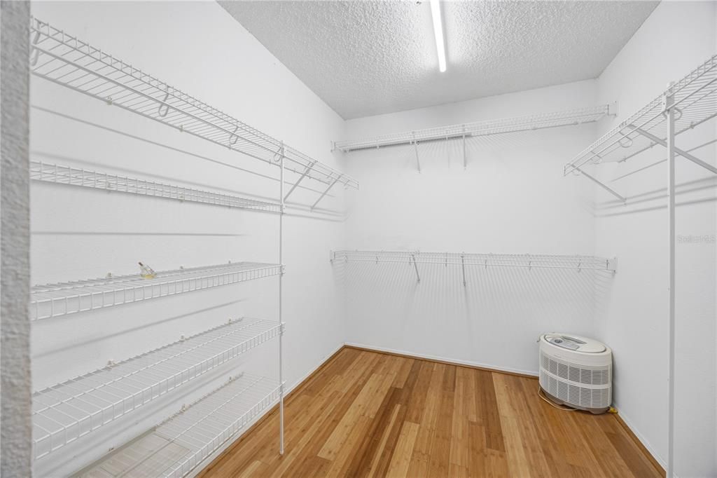 Activo con contrato: $450,000 (2 camas, 2 baños, 2193 Pies cuadrados)