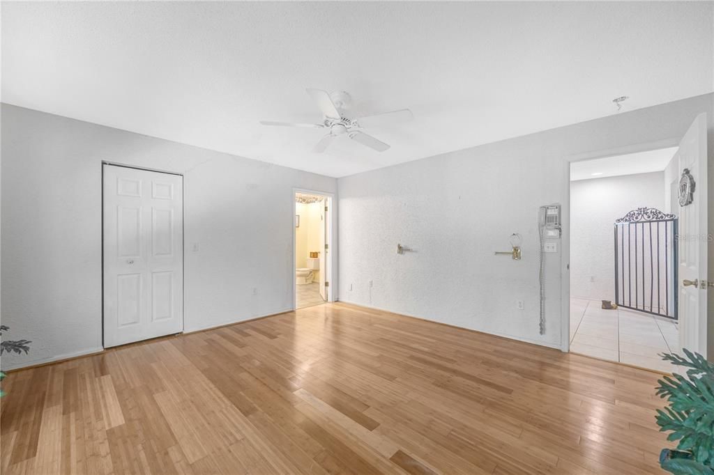 Activo con contrato: $450,000 (2 camas, 2 baños, 2193 Pies cuadrados)