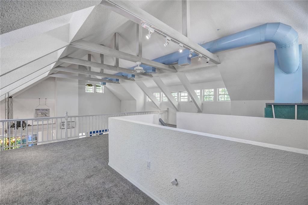 Activo con contrato: $450,000 (2 camas, 2 baños, 2193 Pies cuadrados)