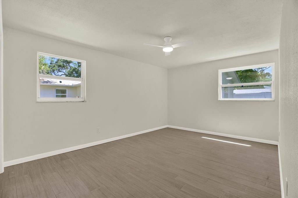 Active With Contract: $1,850 (2 beds, 1 baths, 850 Square Feet)