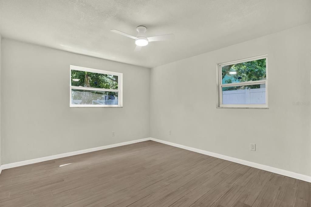 Active With Contract: $1,850 (2 beds, 1 baths, 850 Square Feet)