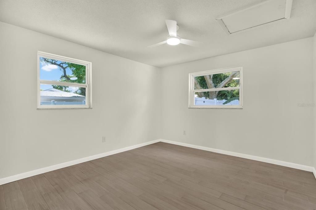Active With Contract: $1,850 (2 beds, 1 baths, 850 Square Feet)